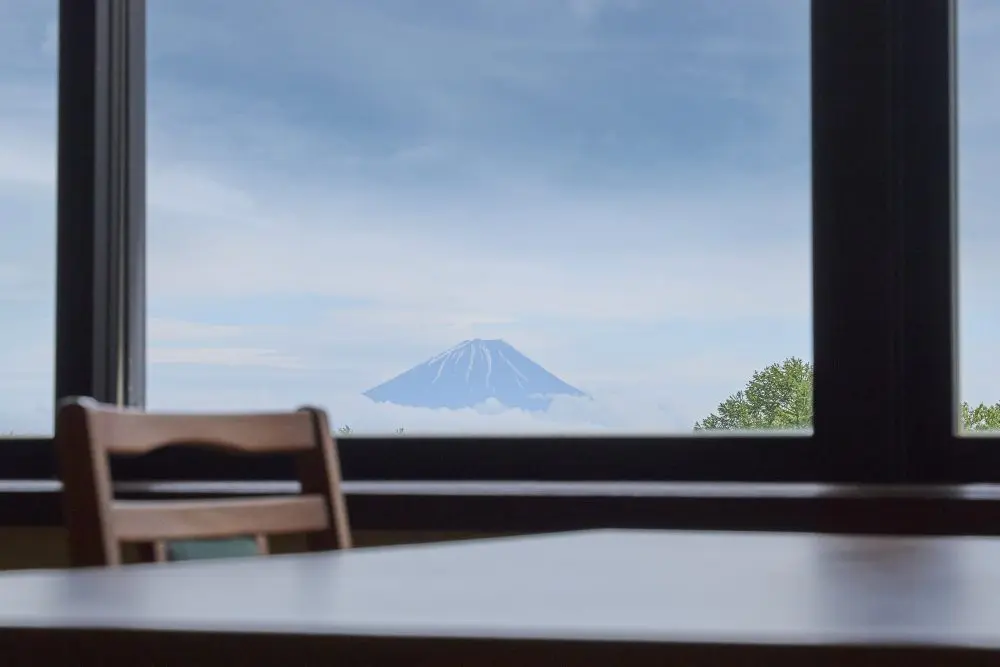 森のラウンジ｜グランドメルキュール八ヶ岳リゾート＆スパ